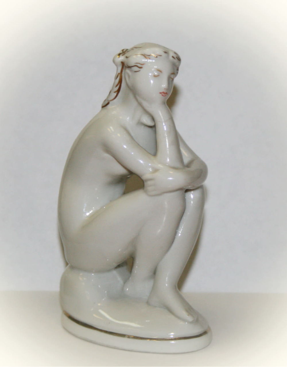 Статуэтка черная девушка. Статуэтки сидящих девушек. Статуэтка дама роял альберт. Vs- 03 статуэтка "девушка" (pavon. Статуэтка девушка сидит ссср.