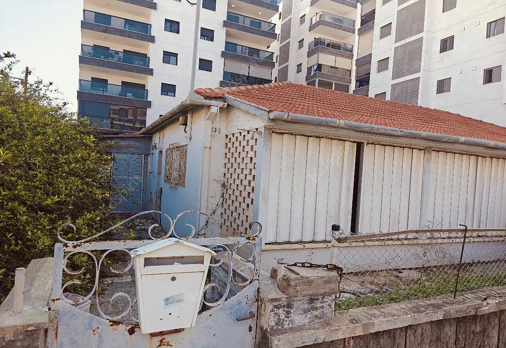, לרכישת זכויות חכירה מהוונת בבית מגורים, חולון, ברח' סירקין 31, גוש 6043, חלקה חלק מחלקה 1457. מחיר מינימום להגשת הצעות: ₪4,650,000.