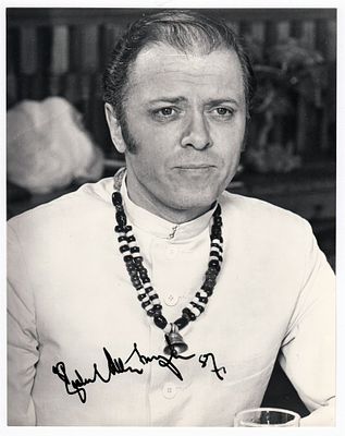 (Entertainment/Movie & Music) Richard Attenborough (1923 - 2014) - Large photographic portrait with