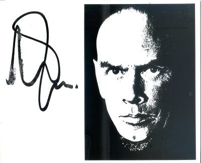 (Entertainment/Movie & Music) Yul Brynner (1920 - 1985) - Photographic portrait with autograph