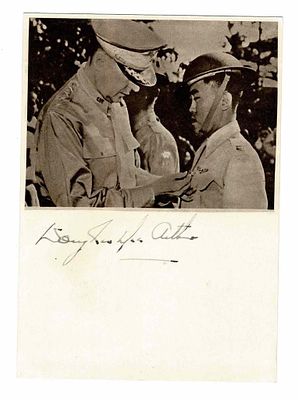 HISTORY - MAC ARTHUR Douglas (1880 - 1964) - Signed printed photograph