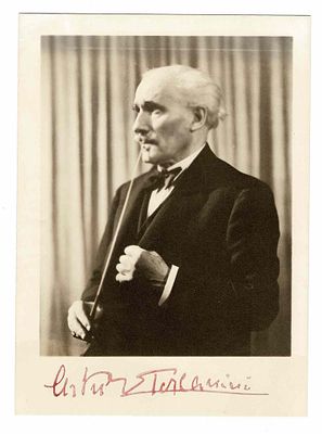 MUSIC - TOSCANINI Arturo (1867 - 1957) - Signed printed photograph