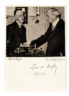 SCIENCE AND MEDICINE - BROGLIE Louis Victor Pierre de (1892 - 1987) - Signed printed photograph
