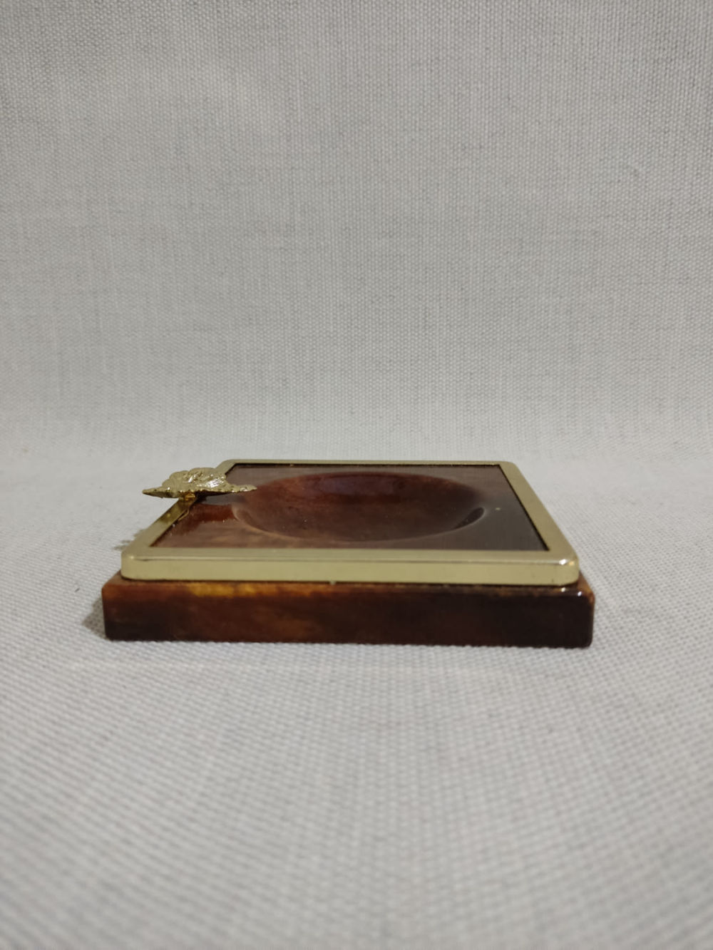 مزاد Bidspirit | מאפרת אבן אלבסטר משולבת מסגרת