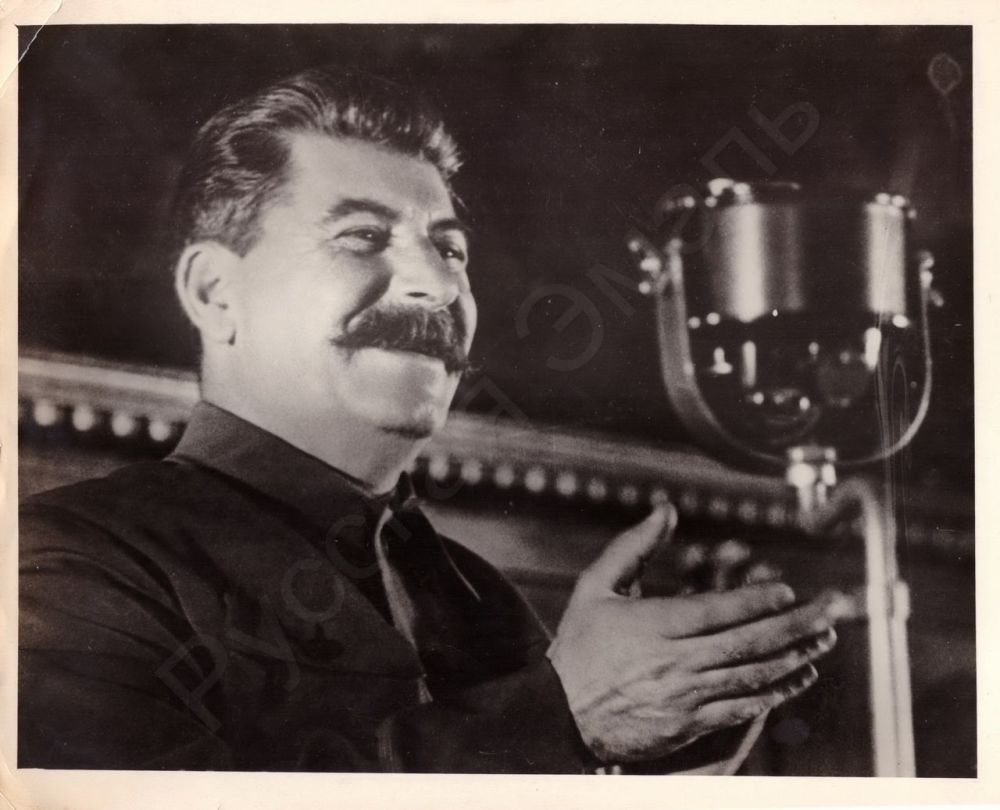 В. Сталин речь. Сталин речь. Сталин фото. Выступление сталина.