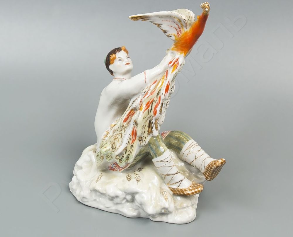 фарфоровые статуэтки азаровой. статуэтка иванушка. фарфоровая статуэтка иванушка и царевна лягушка. статуэтка иванушка. фарфоровая статуэтка иванушка на гусе лзфи.